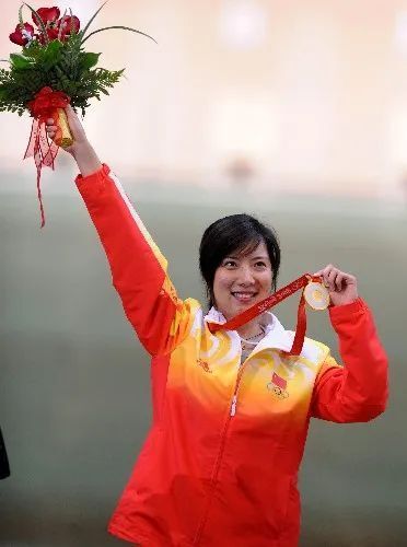 巴西女子自行车选手首夺奥运金牌