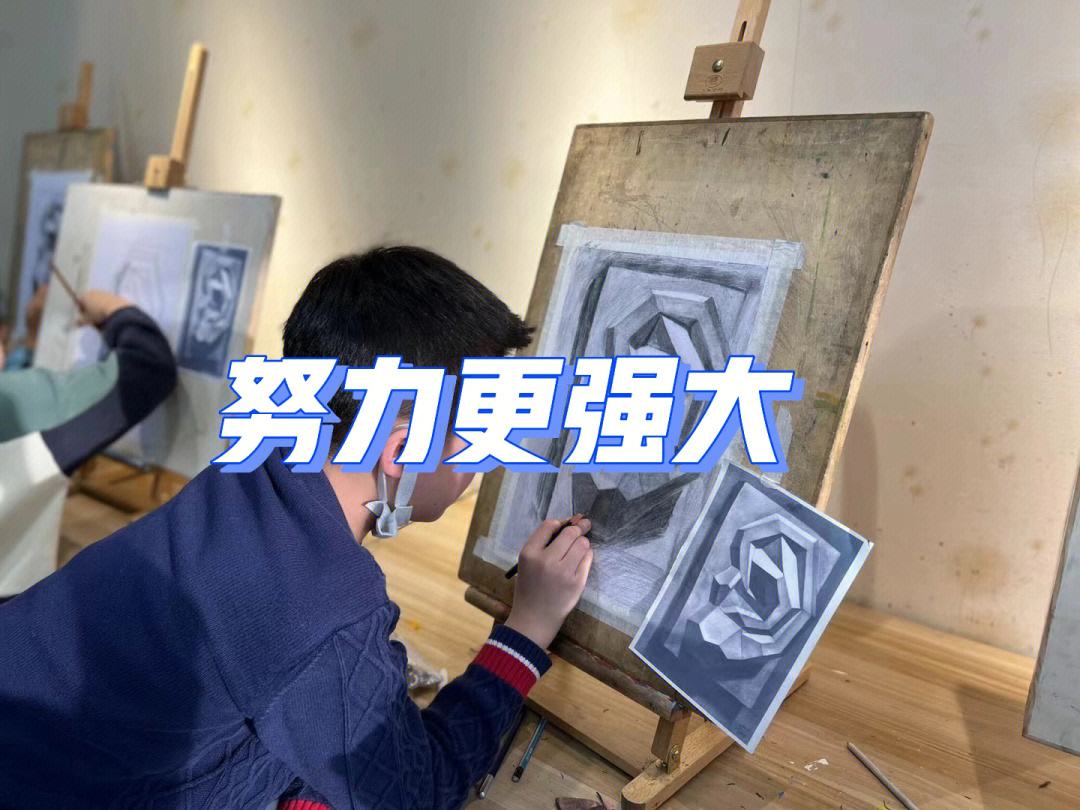 足球狂热者翘首期待，双方实力对拼