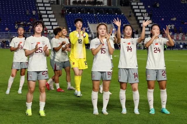 韩国女足展现团队力量，应对困难取得胜利