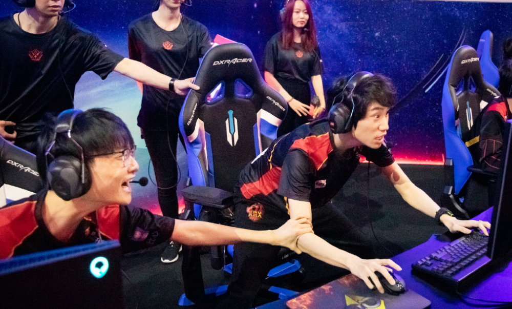 RNG翻盘BRO,Doinb关键团战开团秒人顶尖较量八强赛,点燃全场激情 RNG翻盘BRO,Doinb关键团战开团秒人顶尖较量八强赛,点燃全场激情