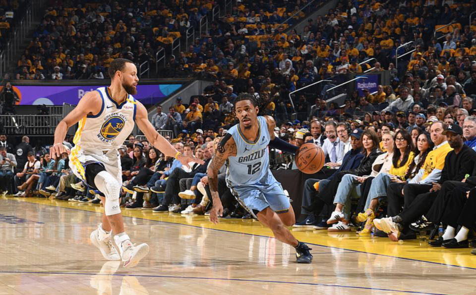 勇士队客场大胜,晋级季后赛 勇士队客场大胜,晋级季后赛