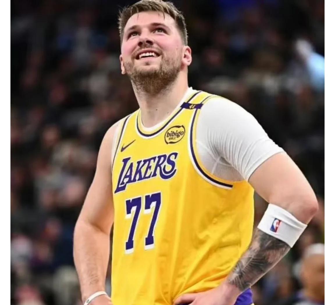 詹姆斯独得40分,湖人击败爵士 詹姆斯独得40分,湖人击败爵士