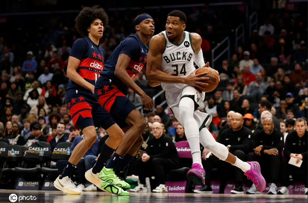 雄鹿主场告捷,击败76人 雄鹿主场告捷,击败76人