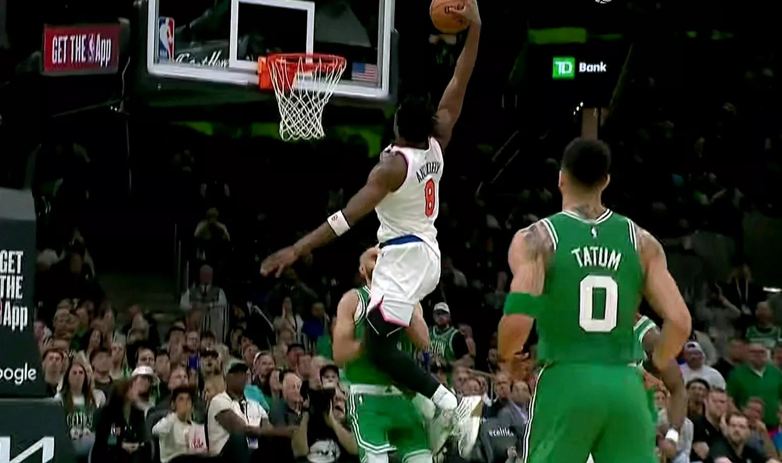 尼克斯客场不敌黄蜂,遭遇四连败 尼克斯客场不敌黄蜂,遭遇四连败