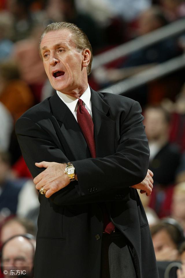 包含雄鹿主帅麦克林去职，队史第一名主教练的词条