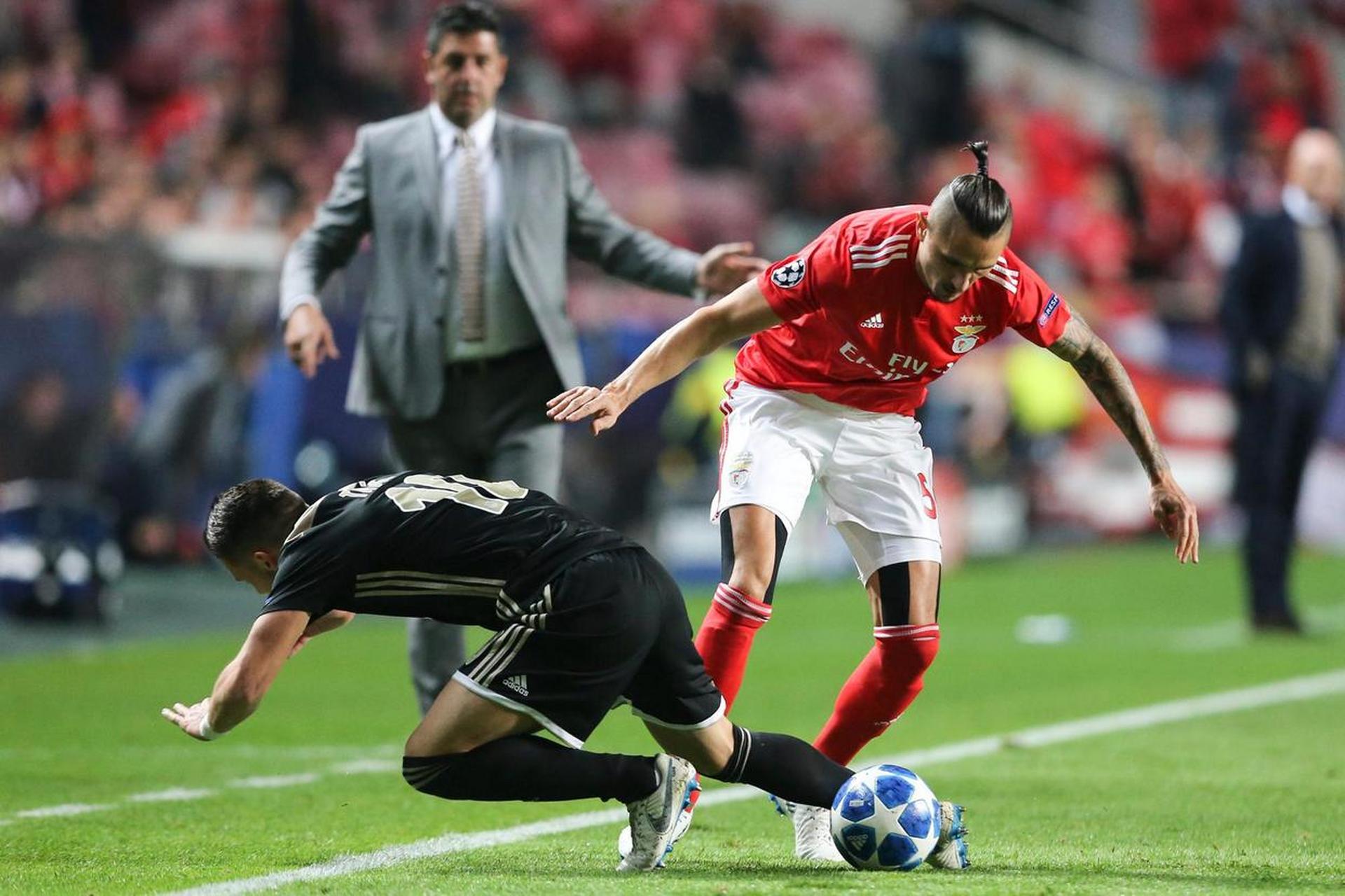 关于马德里竞技胜出阿贾克斯,晋级之路坎坷的信息 关于马德里竞技胜出阿贾克斯,晋级之路坎坷的信息