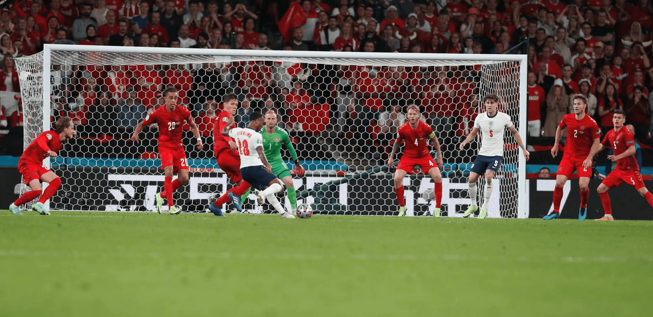 **阿迪亚拜力不畏艰难,晋级态势稳定** **阿迪亚拜力不畏艰难,晋级态势稳定**